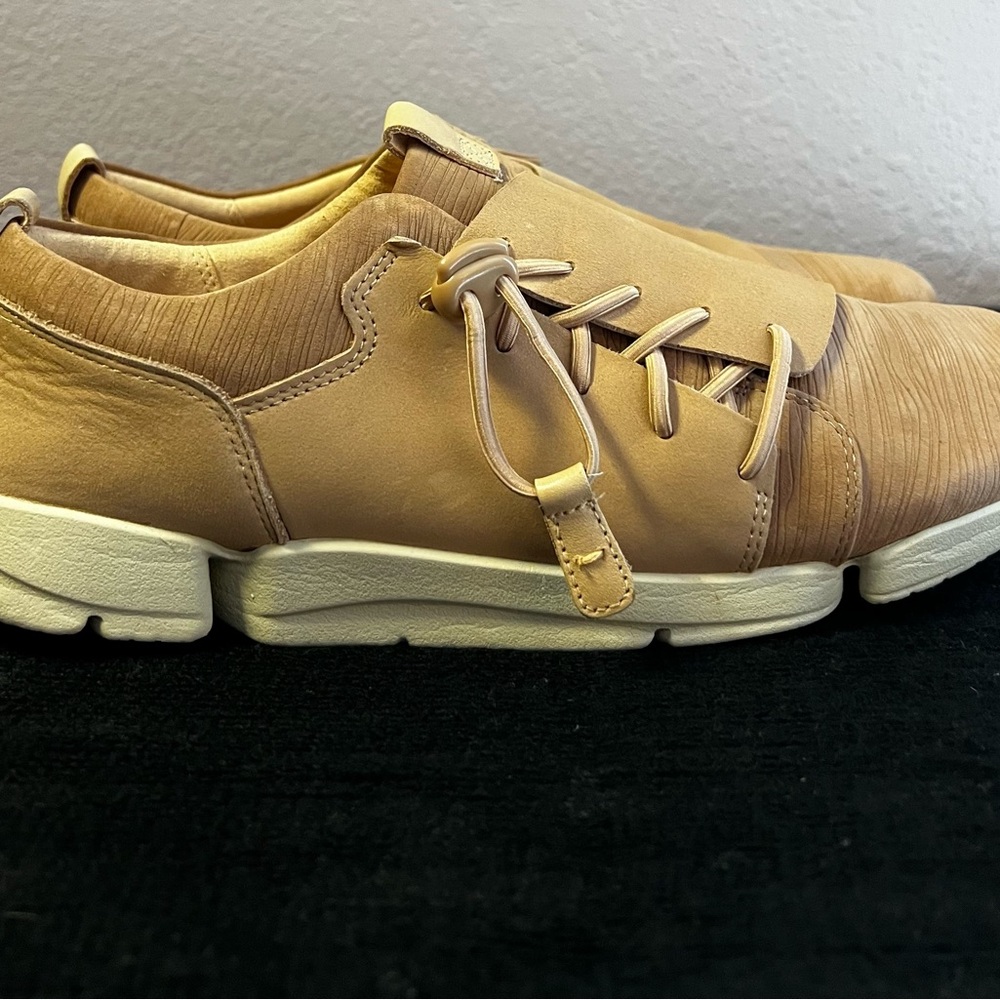 CLARKS Trigenic Camilla Womens
Suede Sand Combi Athletic
Comfort Sneakers 9.5